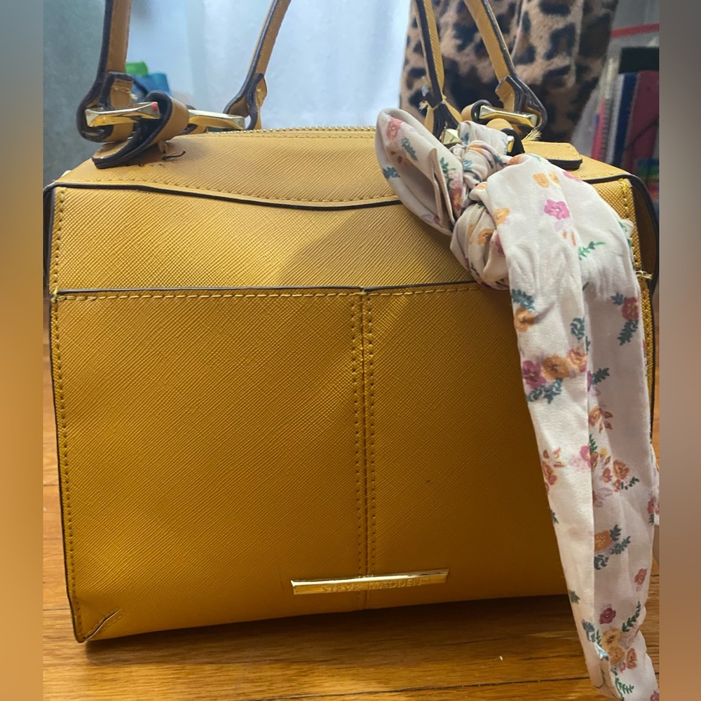Steve Madden Yellow flowers handbag purse